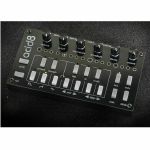 Twisted Electrons Acid8 MKIII Bassline Desktop Synthesiser (black)