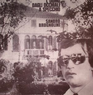 L'uomo Dagli Occhiali A Specchio