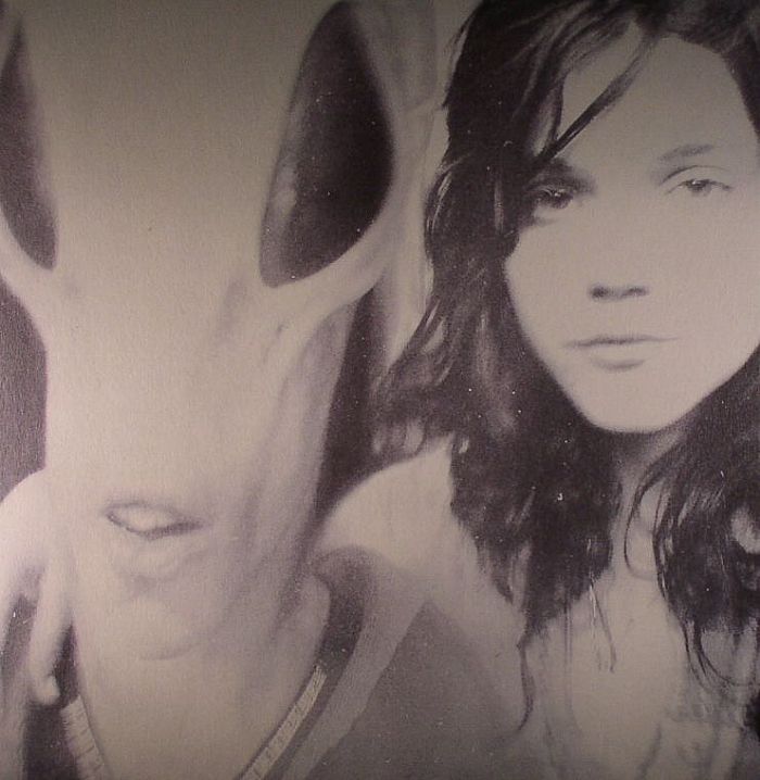 SOKO - I Thought I Was An Alien