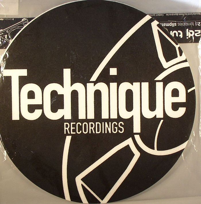 TECHNIQUE - Slipmats (black slipmats with white Technique logo)