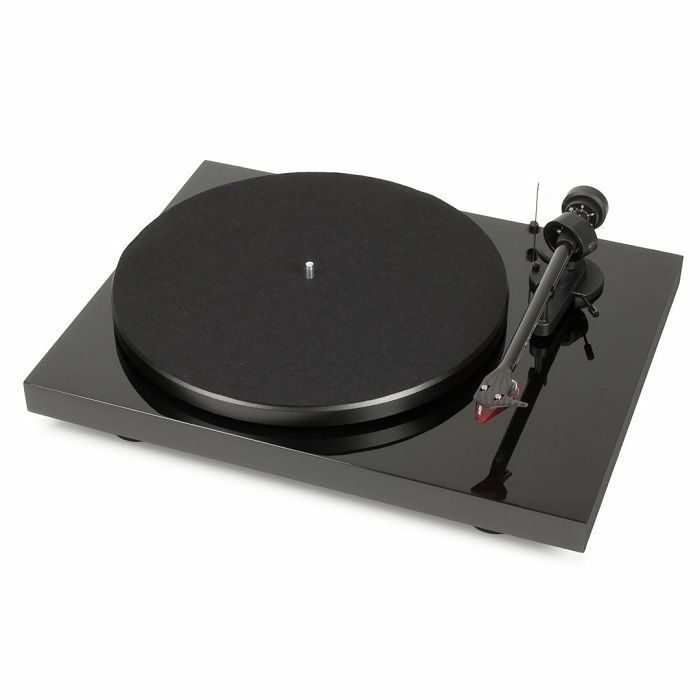 PROJECT - Project Debut Carbon DC Phono Turntable With Ortofon 2M Red Cartridge (black)