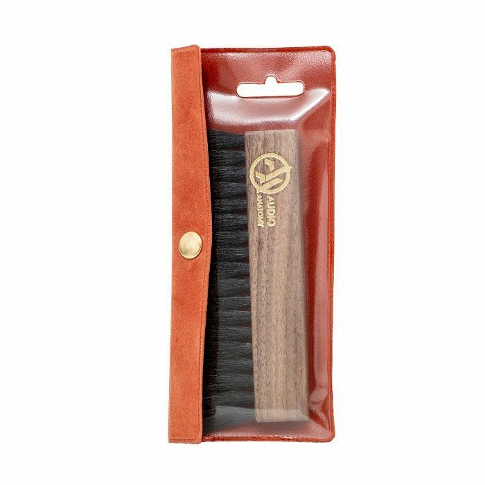 AUDIO ANATOMY - Audio Anatomy Walnut Wood Brush Natural With Antistatic Goat & Nylon Fiber (deluxe)